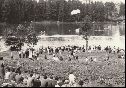 1964, mistrovství kraje v seskoku padákem na cíl umístěný na rybníku Peklo, dne 
