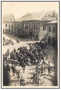 1944, německé vojsko před radnicí